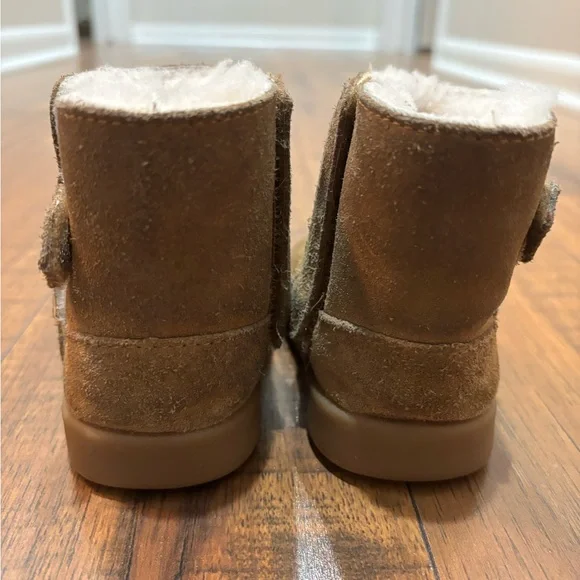 UGG Keelan Boot Size 4-5 - Picture 3 of 8